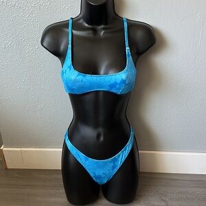 Blue flora cheeky bottom swimsuit set.